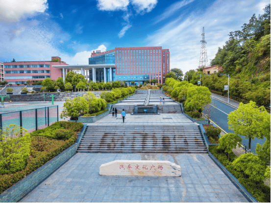 梦圆大学 牢牢把握自己人生的方向盘(图1)
