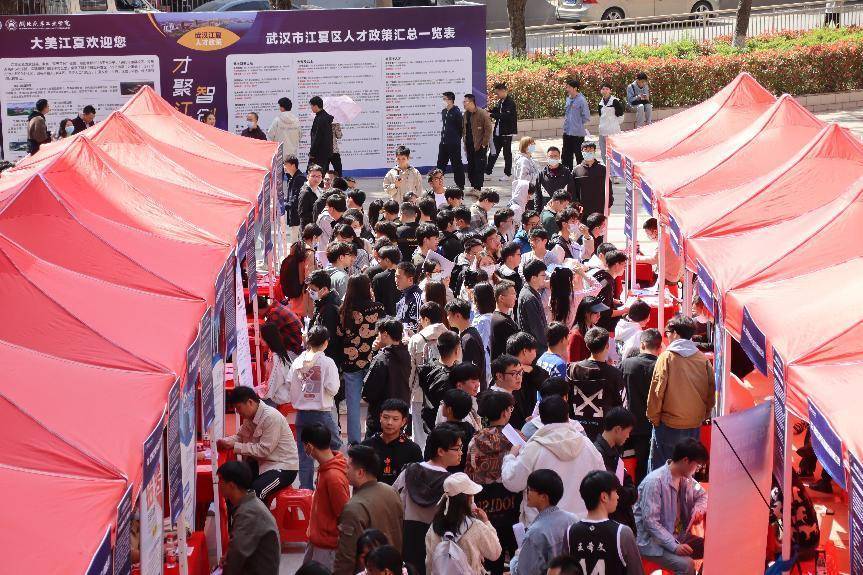 量身打造！这场招聘会专业对接产业，让毕业生职业与专业联动！ (图1)