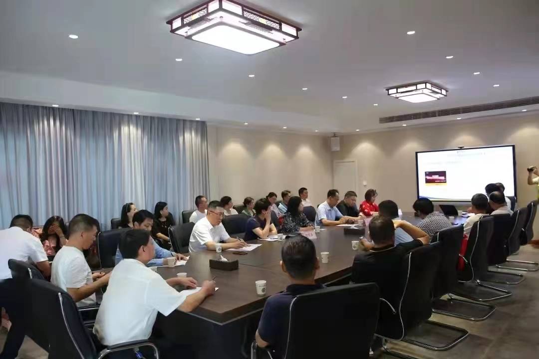 五十多家商（协）会秘书长走进荆门 (图3)