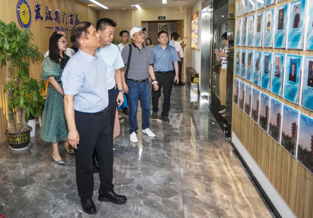 “湖北省商协会秘书长高级研修班”代表莅临武汉荆门商会交流座谈 (图11)