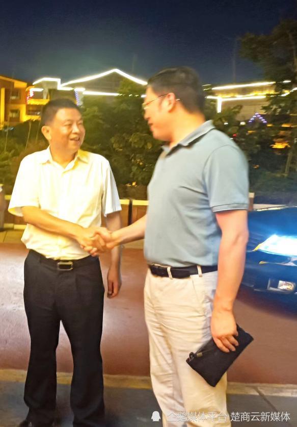 中国光谷创新企业协会携光谷知识产权研究院考察来凤藤茶产业(图2)