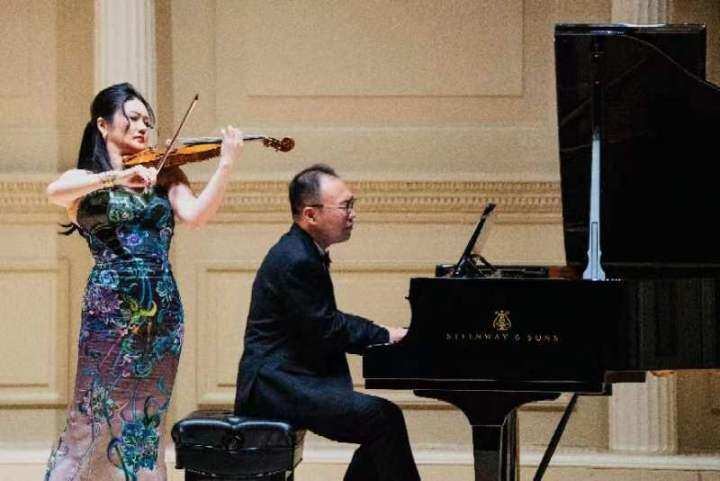中国小提琴演奏家劳黎在纽约卡耐基音乐厅奏响中国作品(图1)