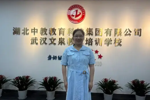 七年坚守，三千梦想的摆渡人：记湖北中教教育姚老师的教育人生