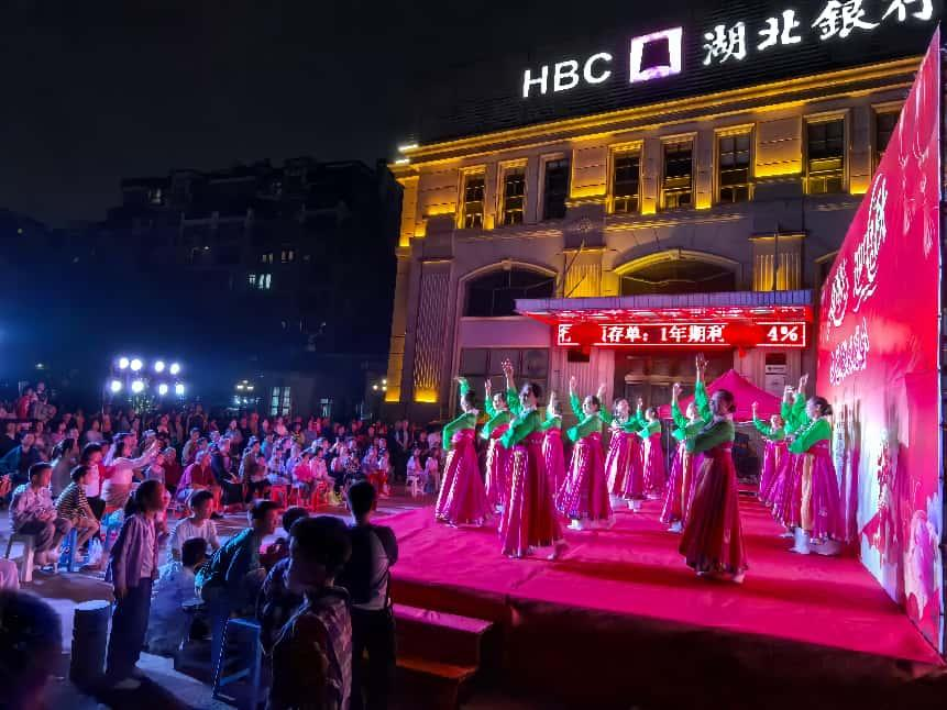 艺术家与业主同台！柳林社区双节晚会“专业范儿”十足(图8)