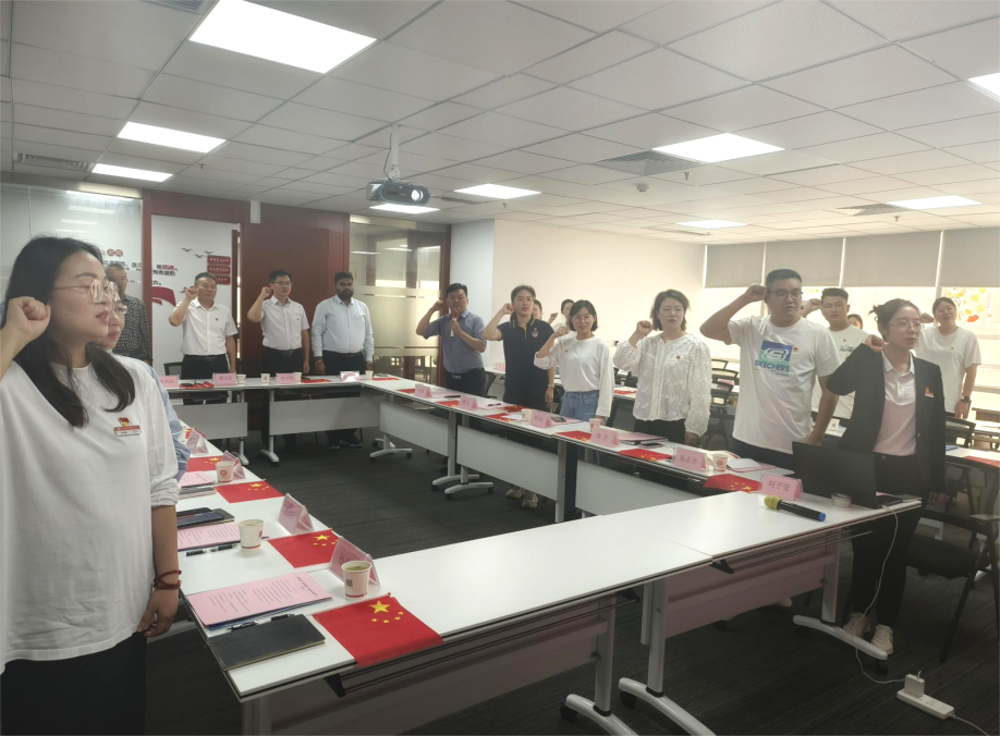 洪山区多所民办教育培训机构联合开展主题党日活动迎国庆(图2)