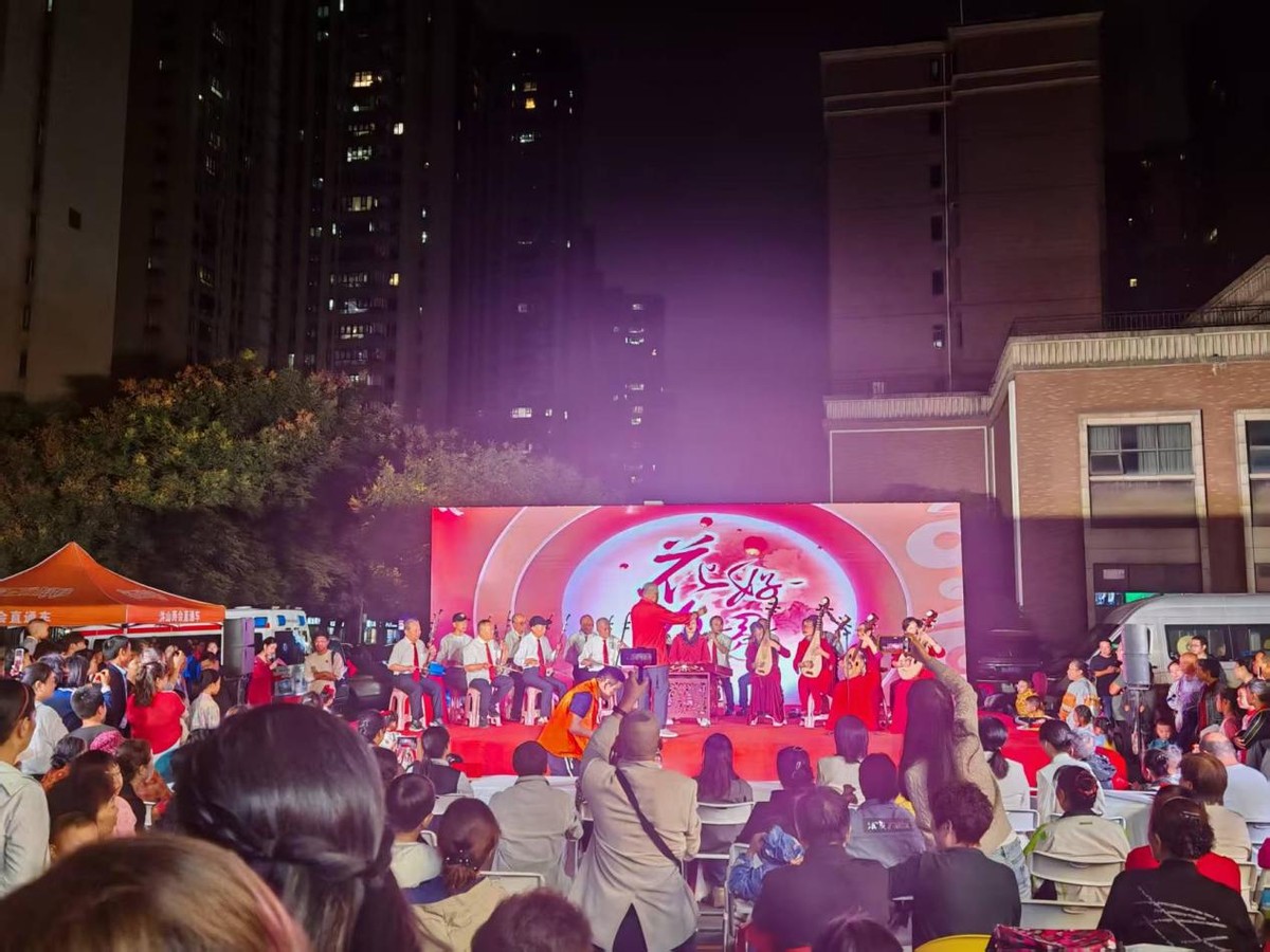 月满华诞聚邻里！和平街道花样年社区文艺汇演暨首届文化节启幕(图3)