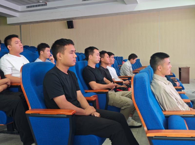 宣恩县勤修技工学校助力退役军人适应性培训(图2) 宣恩县勤修技工学校助力退役军人适应性培训(图2)