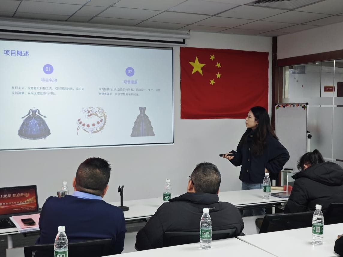 AI 赋能实体经济 智启商业新程  人工智能商业模式创新研讨交流会在汉圆满举办(图5)